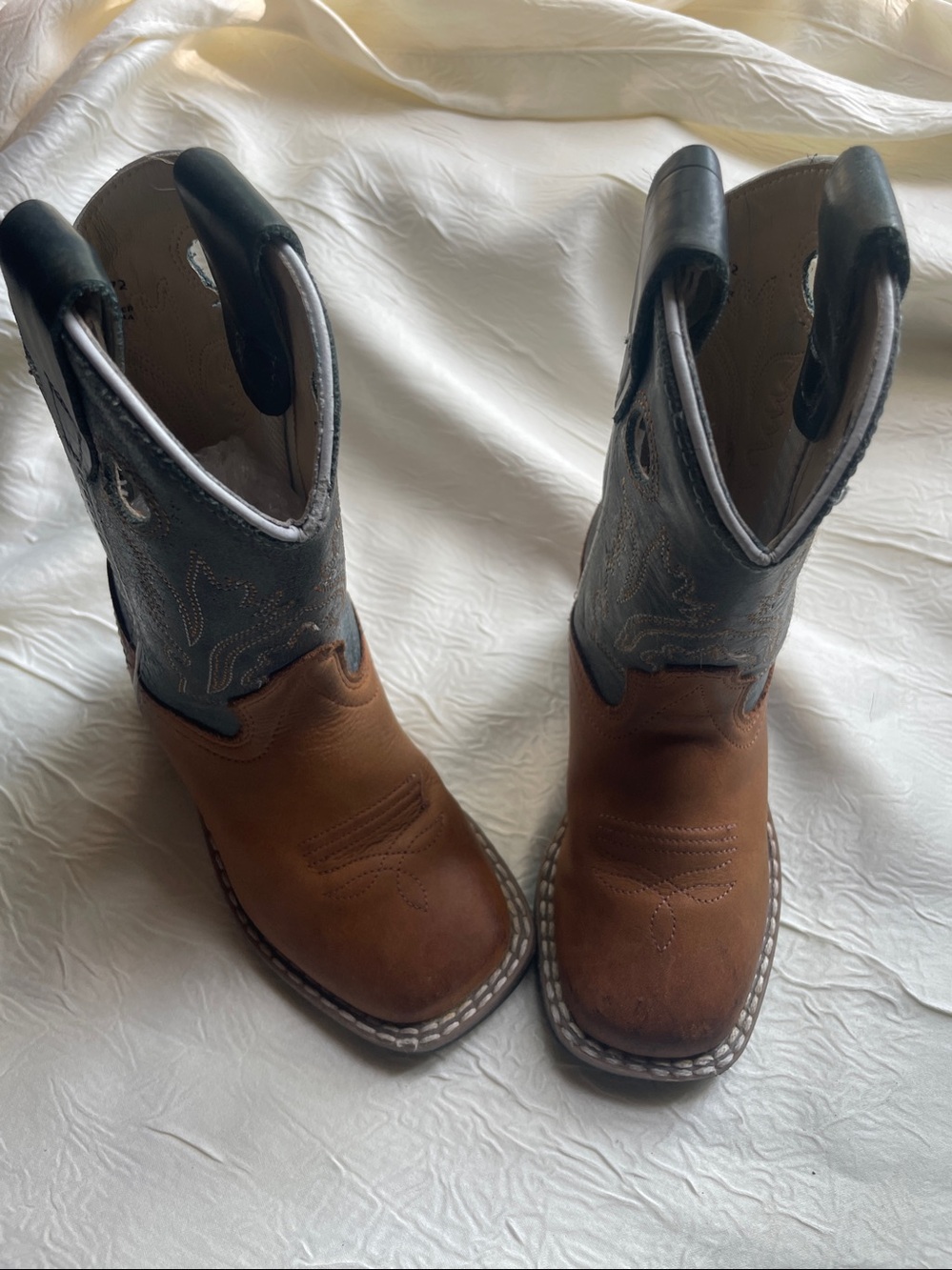 Cody James Kids Two-Tone Brown and Dark Green Western Cowboy boots.